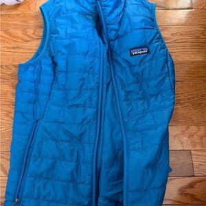 Patagonia Teal Quilted Outerwear